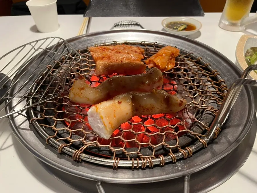숯불에 익어가는 모둠구이