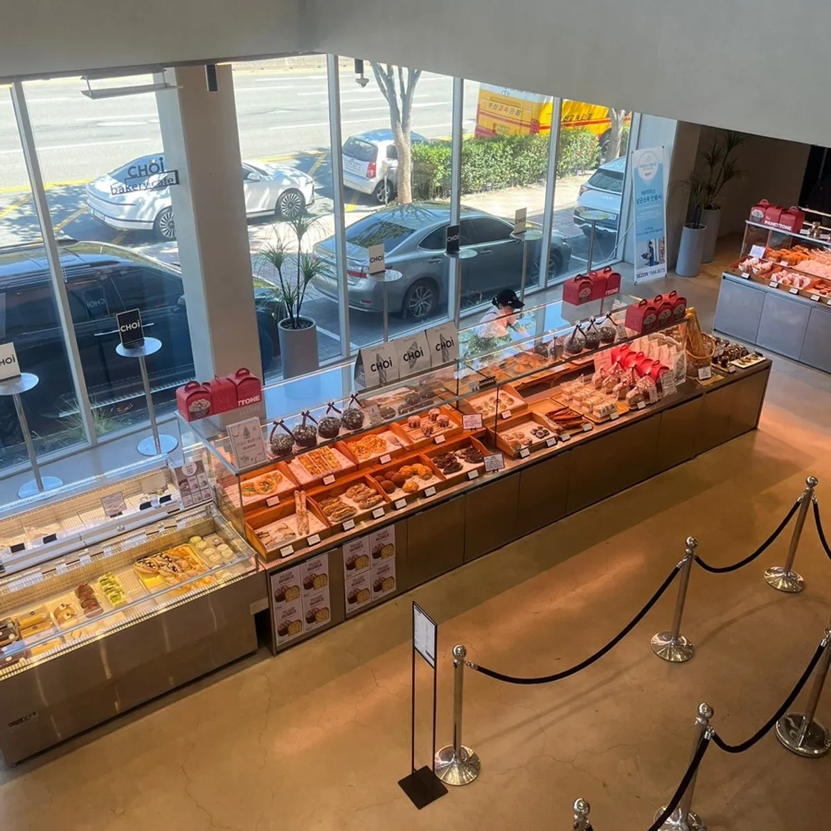Main image of Choi Main Branch, a bakery café next to Hopo Station in Yangsan