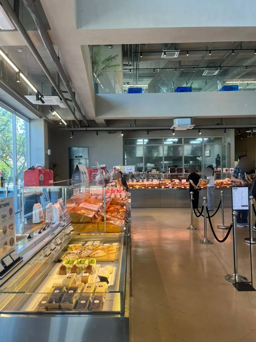 Interior of the first-floor bakery at Choi Main Branch