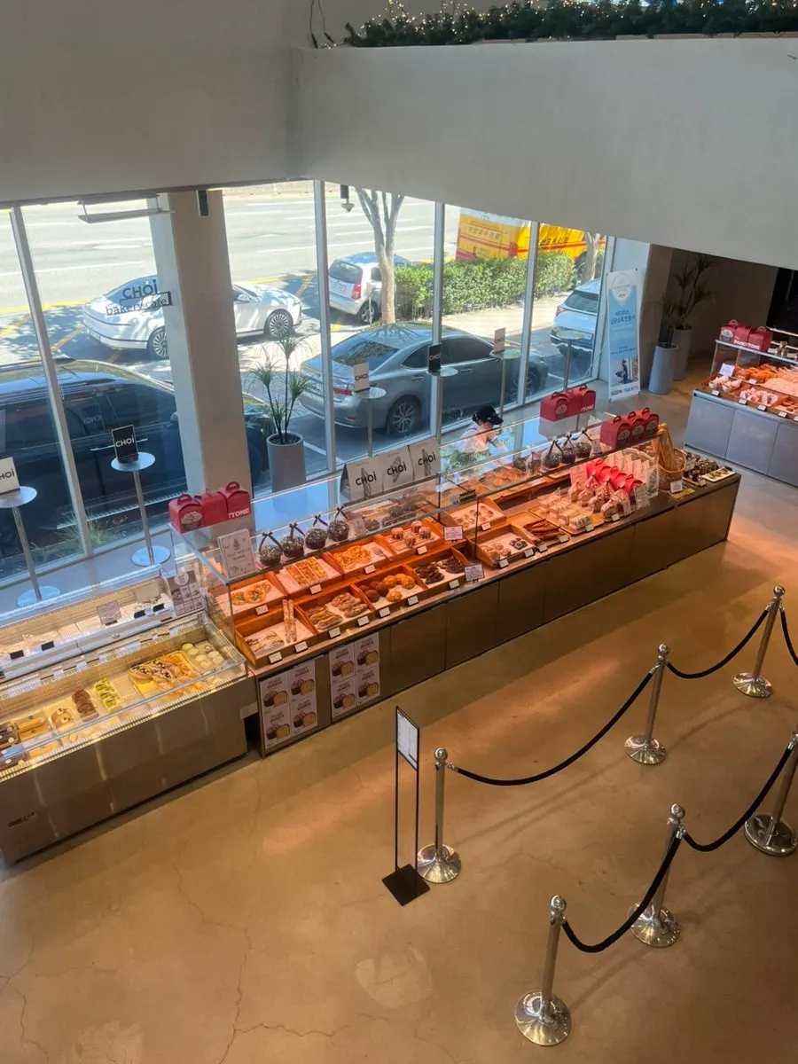 Display area on the first floor of Choi Main Branch