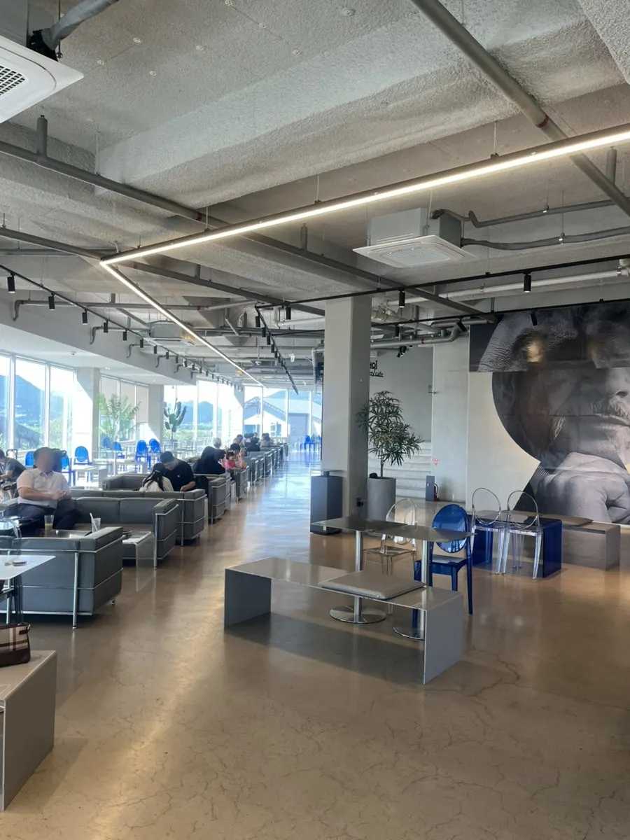 Crowded first floor of Choi Main Branch on a weekday afternoon