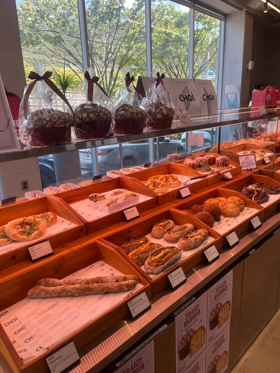 Pastries on display at Choi Main Branch