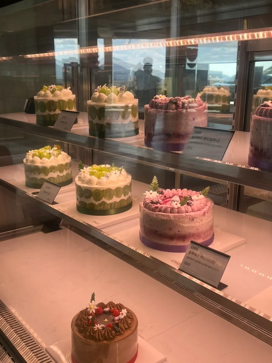 Cake showcase at Choi Main Branch