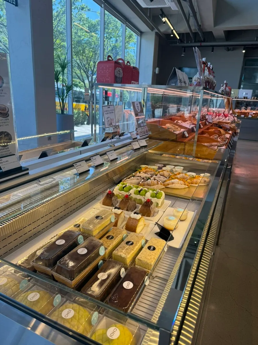 First-floor bakery bread display