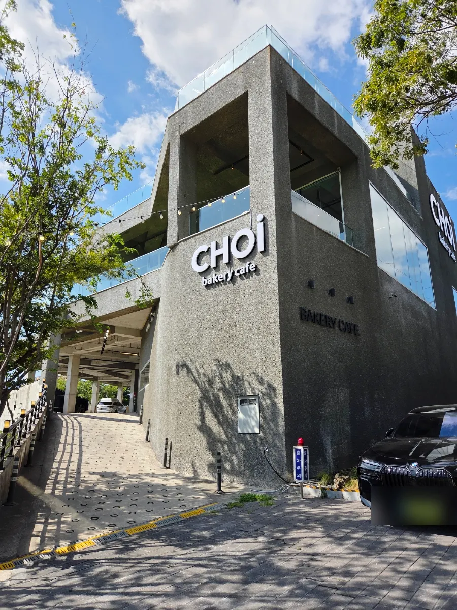 초이 본점 입구 쪽 세로 사진