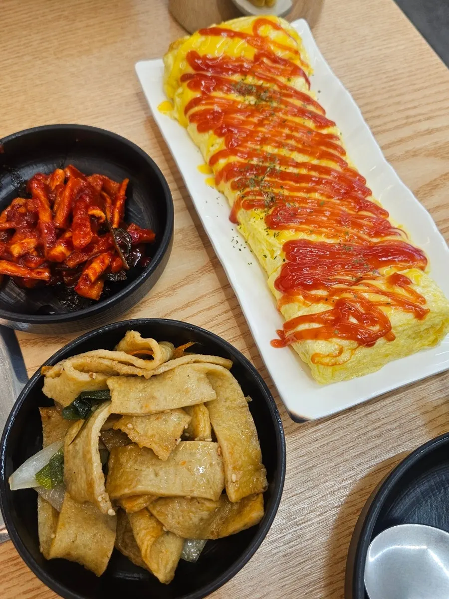 최부대찌개 벽면 메뉴판