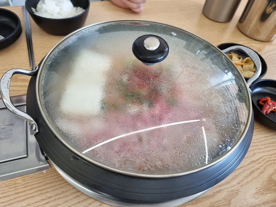 The self-serve bar on one side of Choi Budae Jjigae