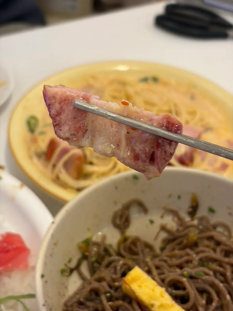 먹기 좋게 잘라 나온 통베이컨