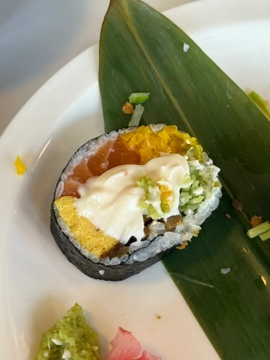Cross-section of the generously sized futomaki