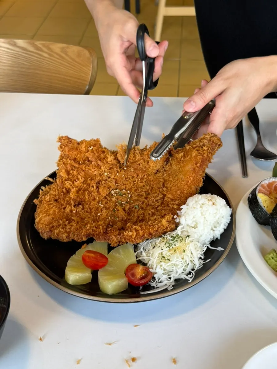 Futomaki dipped in truffle mayo sauce