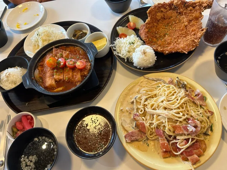Table set with all four ordered dishes