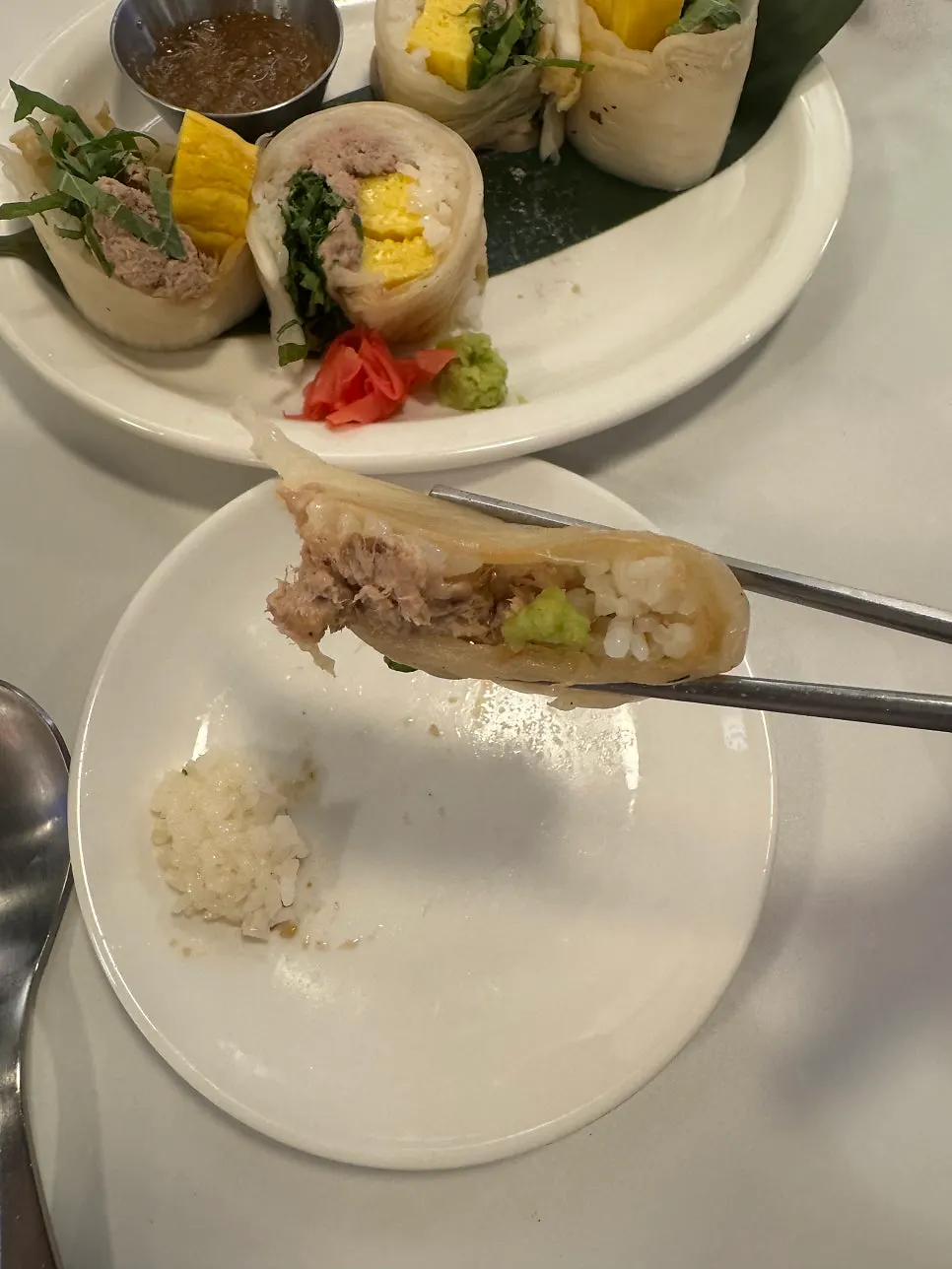 와사비를 올린 묵은지참치마끼 한 조각