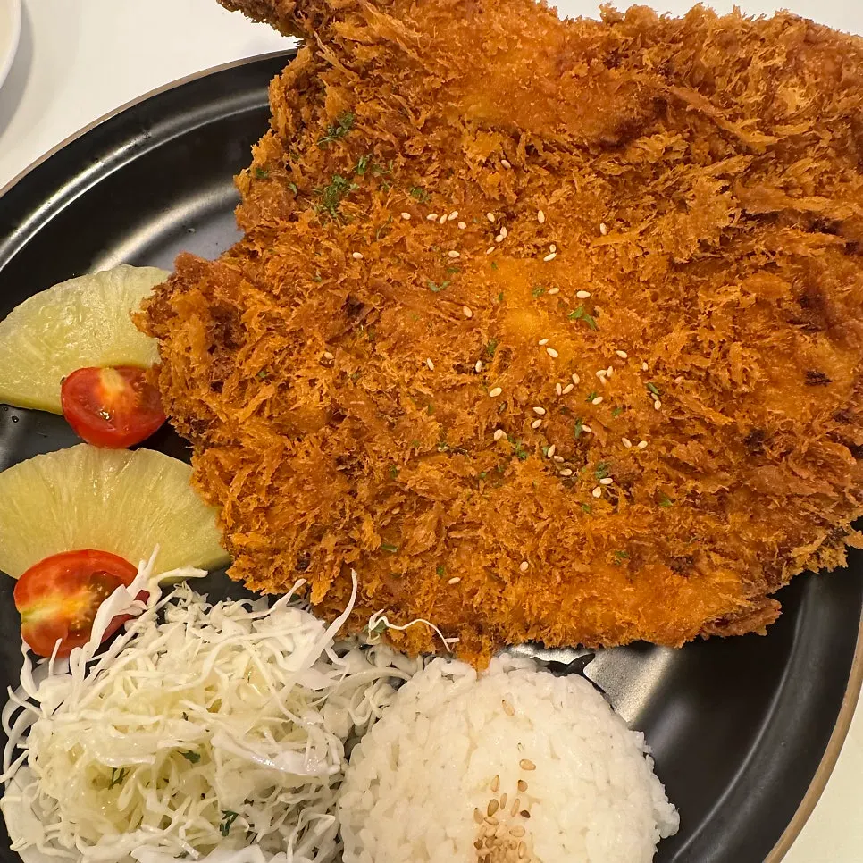 소스를 따로 요청한 뼈 돈카츠 상차림