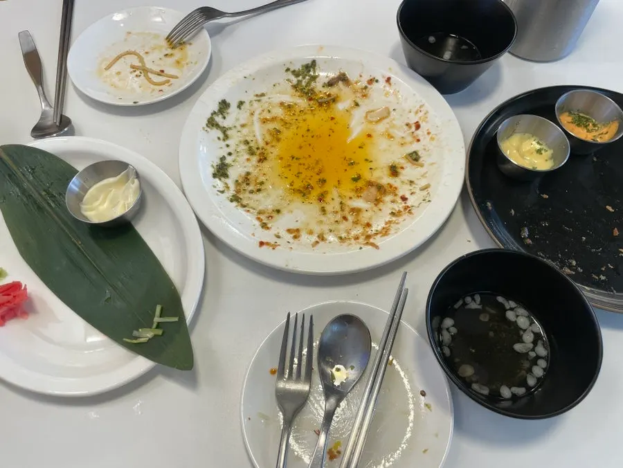카츠산도와 곁들임 방울토마토