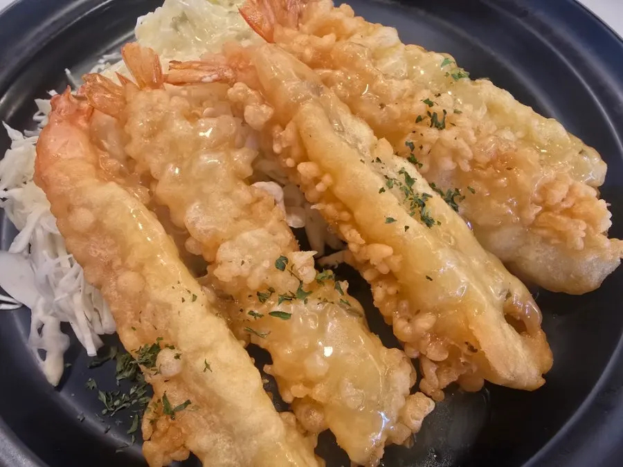 Large fried shrimp topped with cream sauce