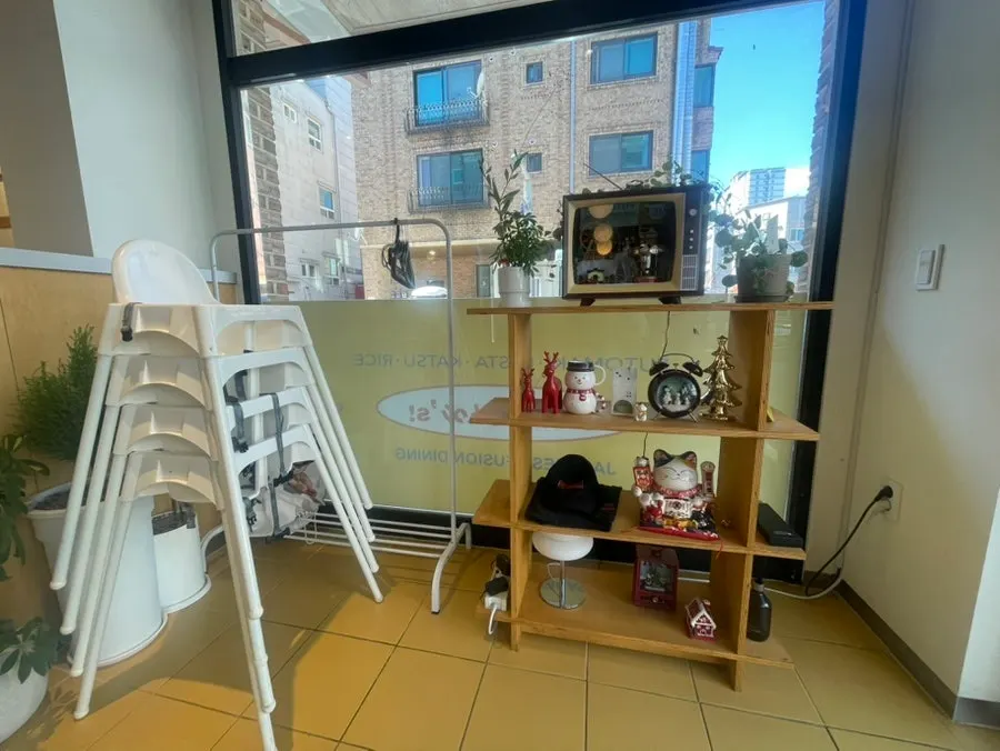 매장 한쪽에 준비된 유아의자