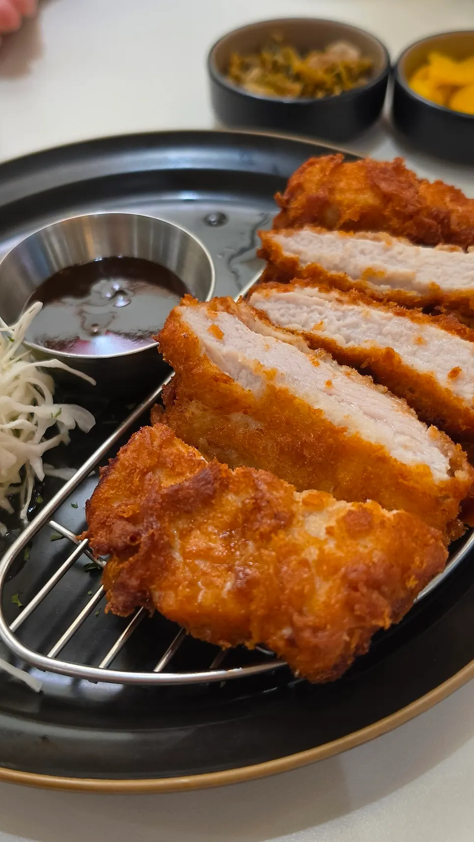 초이다이닝 돈까스 접시