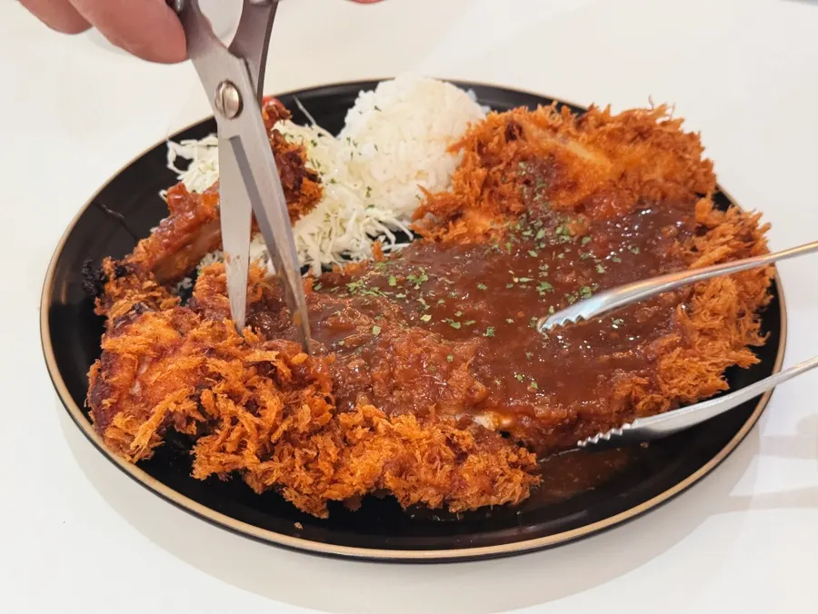두툼한 뼈 돈카츠 단면