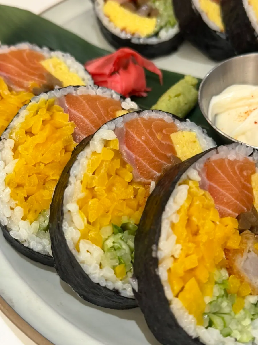 Salmon futomaki 10 pieces packed with filling