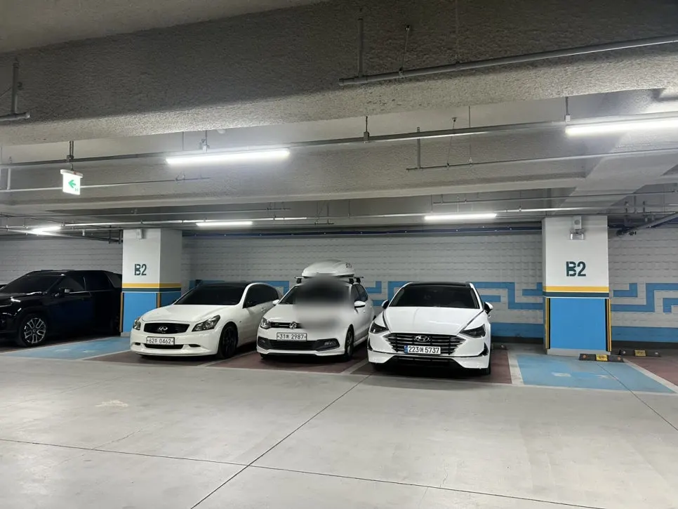 Entrance to the Bujaro Tower parking lot