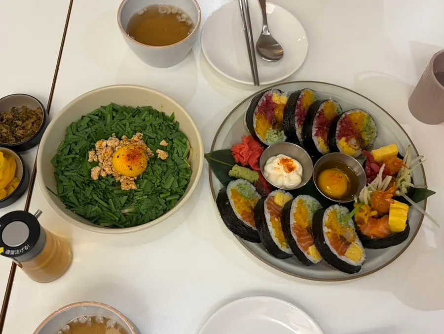 Table set with futomaki and mazesoba together