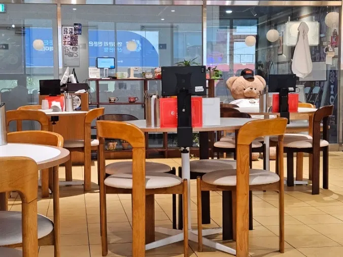 Seating area at Choi Dining Yangju Okjeong