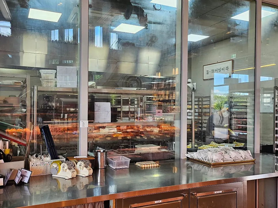 Interior of the large multi-floor Choi Main Branch building