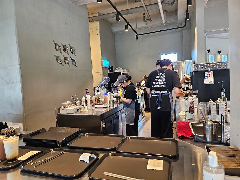 Bread display corner on the 1st floor of Choi Main Branch