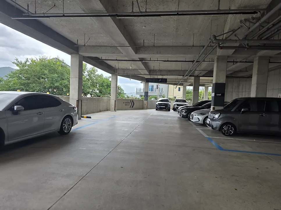 Entrance to the Choi Main Branch parking lot