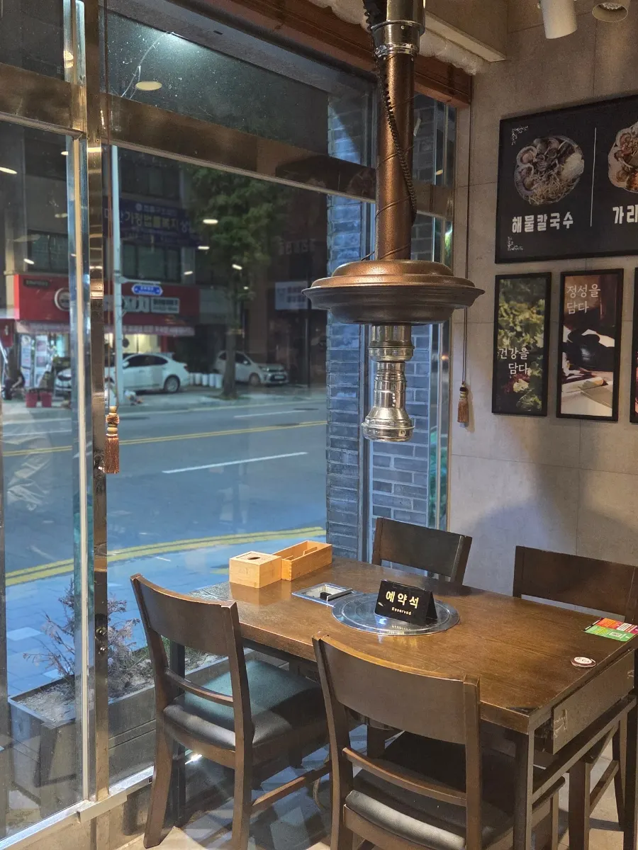 用餐结束后的海鲜刀削面锅