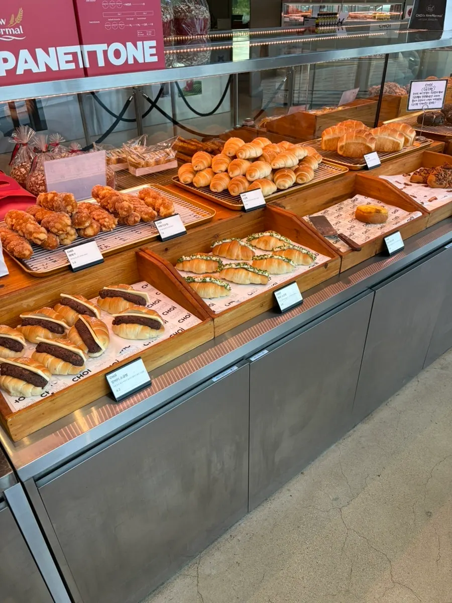 Choi's first-floor bakery space