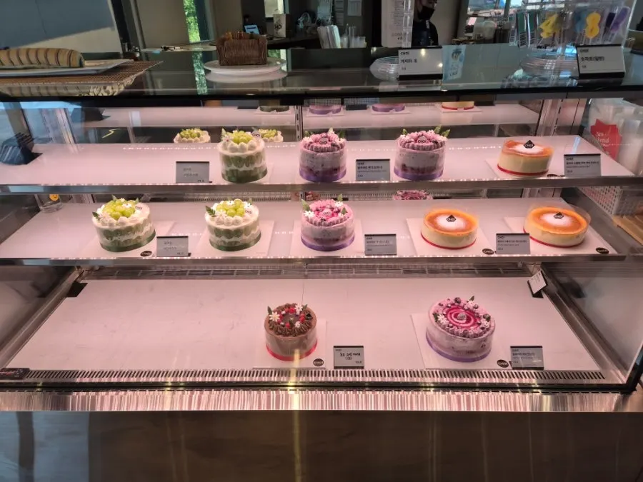 Bakery display case on the first floor of Choi Main Branch