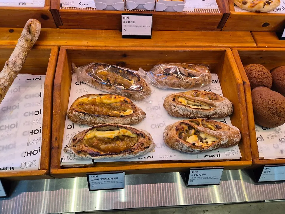 View of the bread display inside Choi Main Branch