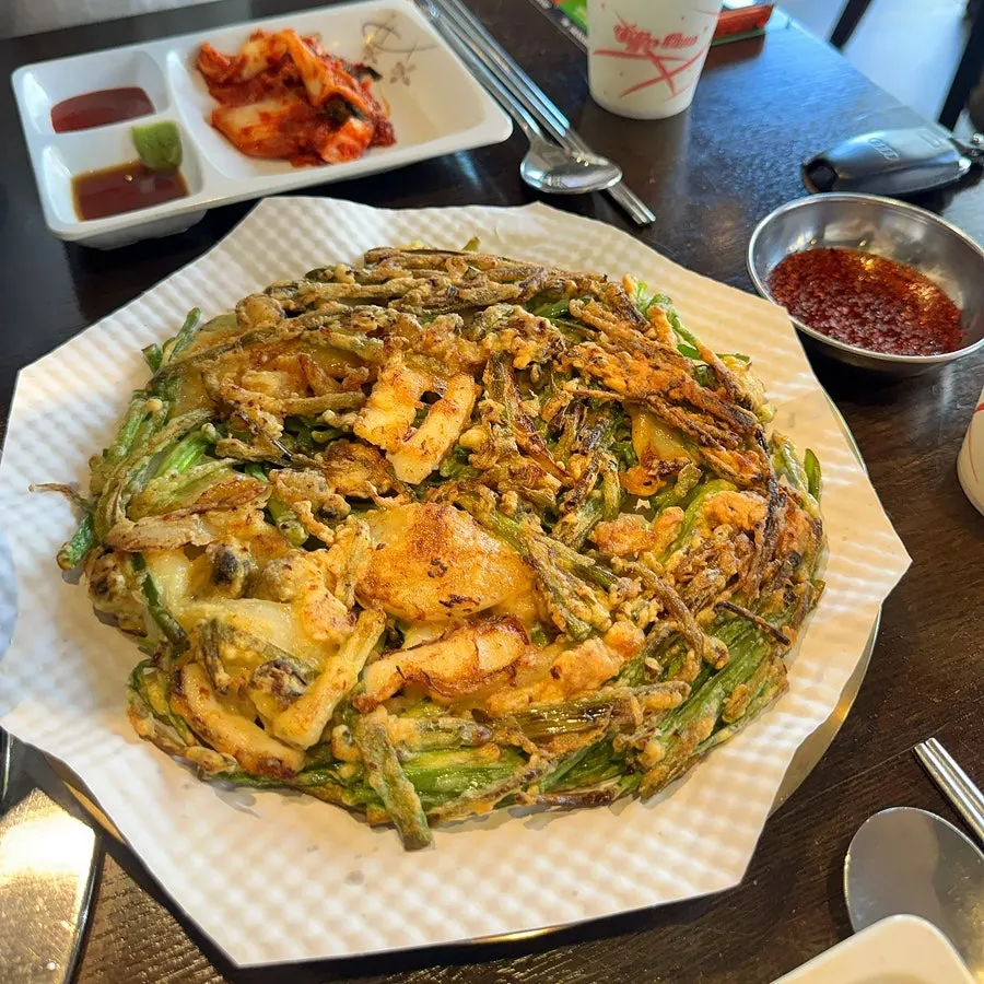 도톰하게 구워진 맛보기 파전