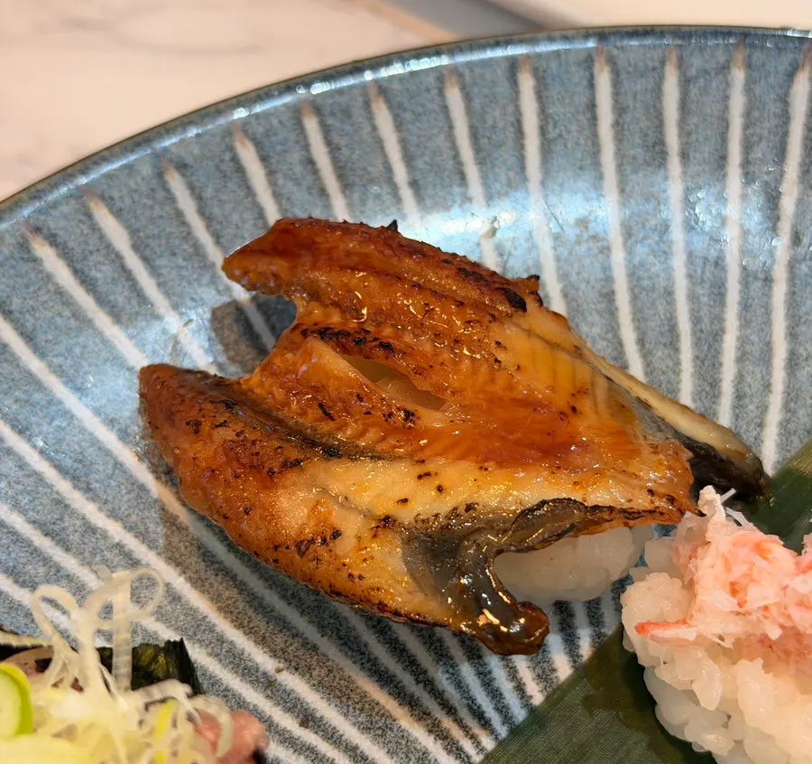 음료와 함께 나온 얼음컵
