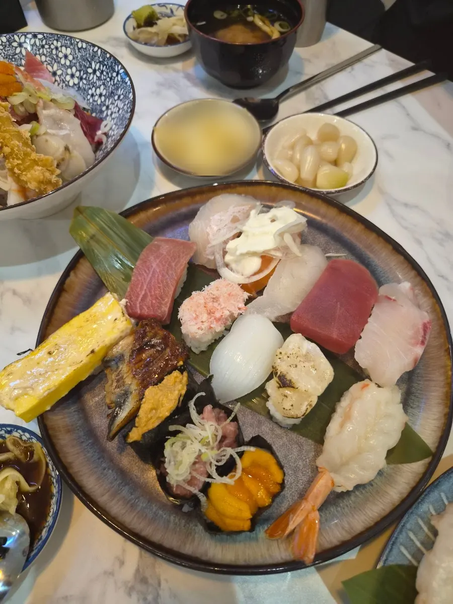 A plate of the 19,000-won special sushi set
