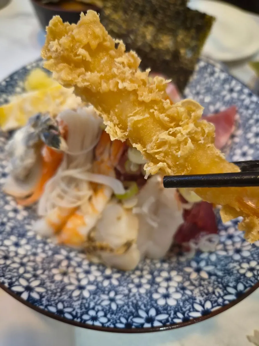 Uni and negitoro on top of the kaisendon
