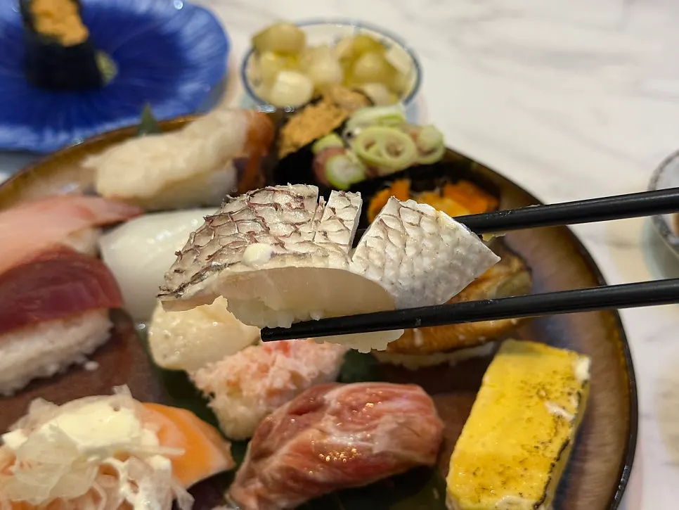 Sea bream sushi with lively skin-side texture