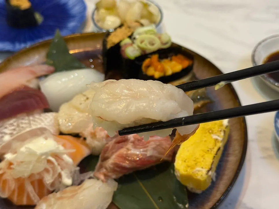 Springy raw shrimp sushi