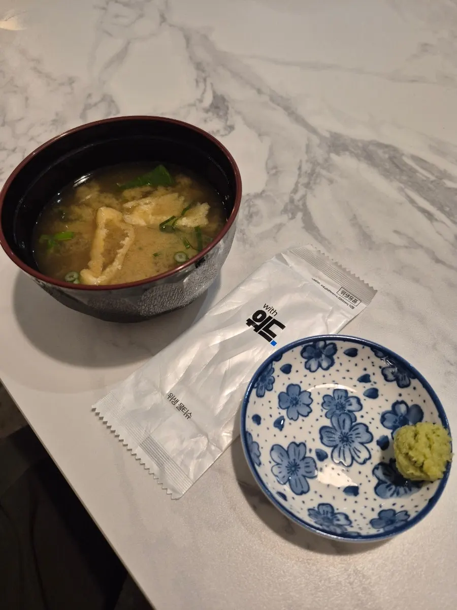 Interior of Choe Uyeong Sushiya Jongno Branch with solo-dining zone