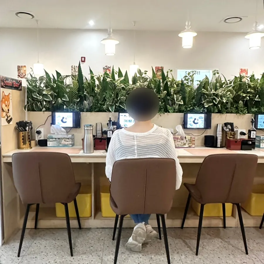Interior with a 4-person table