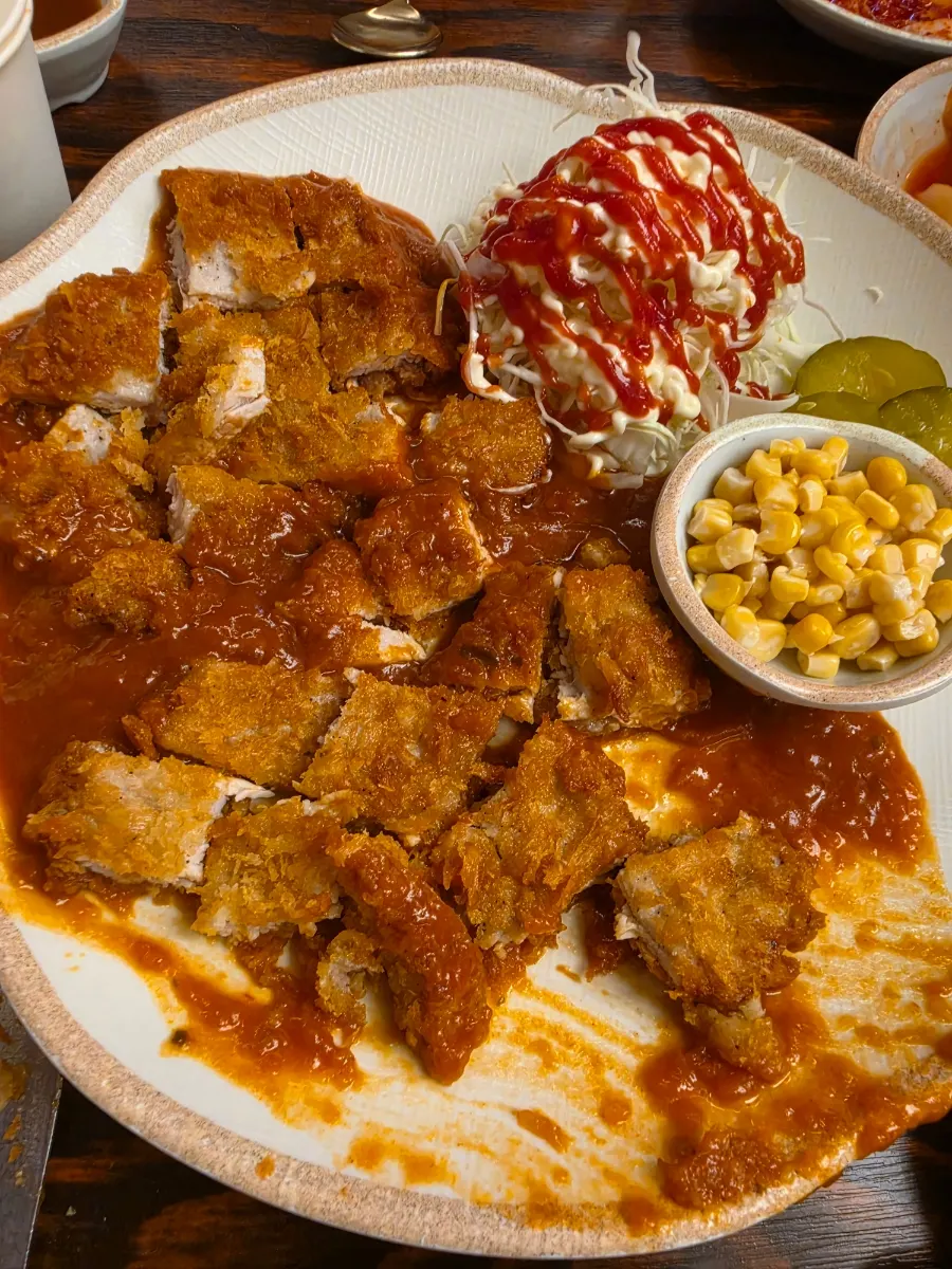 Old-school Western-style giant pork cutlet