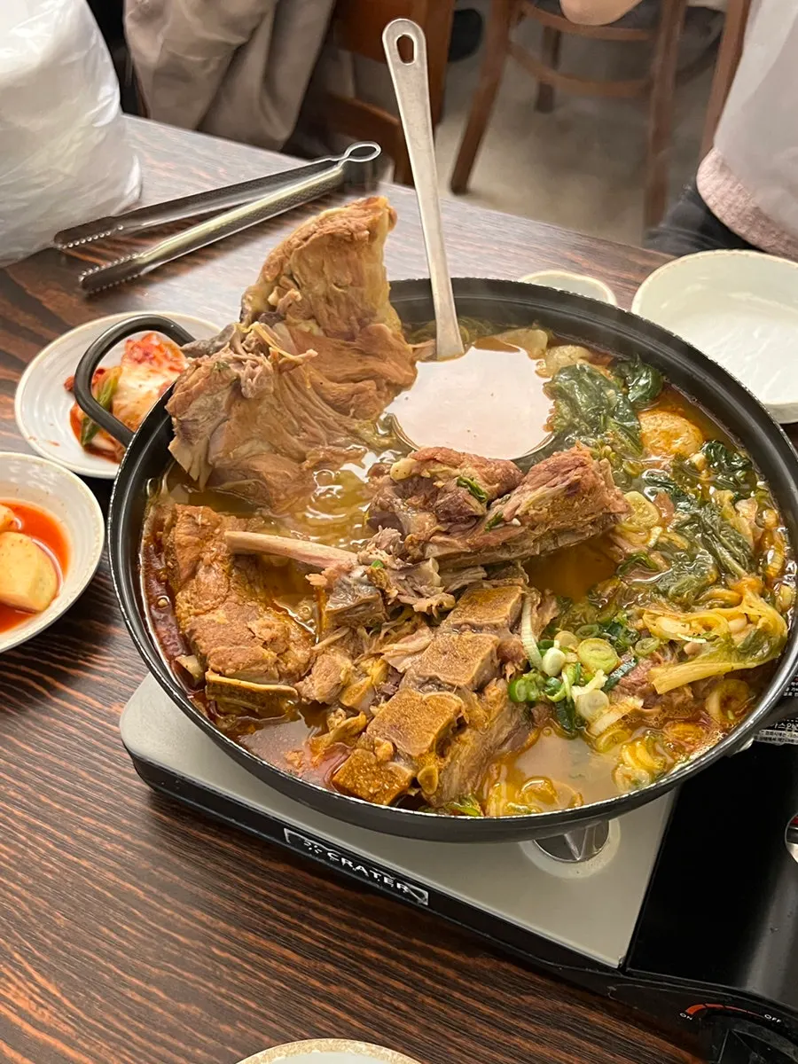 감자탕 국물과 우거지 한 숟가락