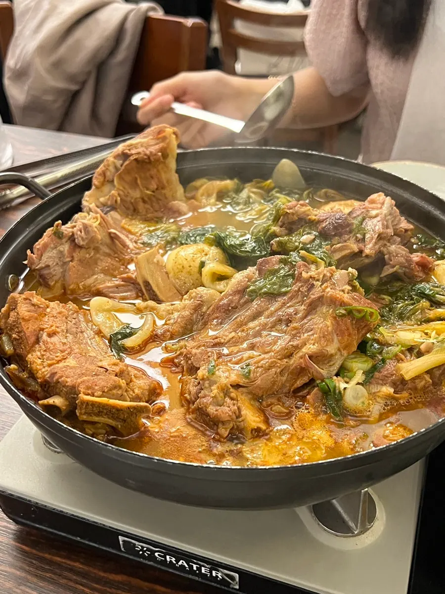 뼈에서 발라낸 감자탕 고기