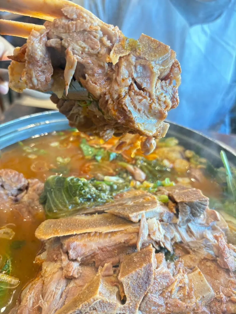 Daging gamjatang yang dilepas dari tulangnya