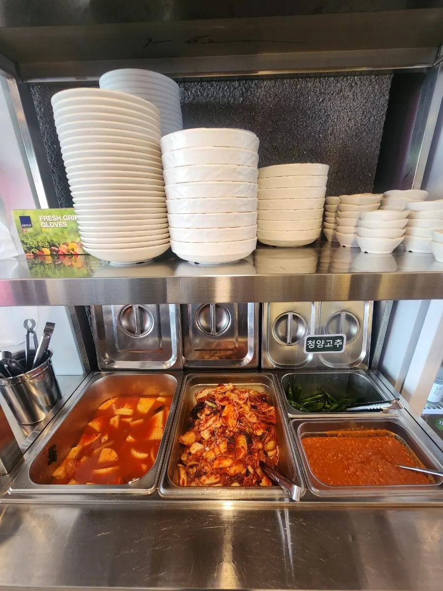 Self-serve bar for extra side dishes