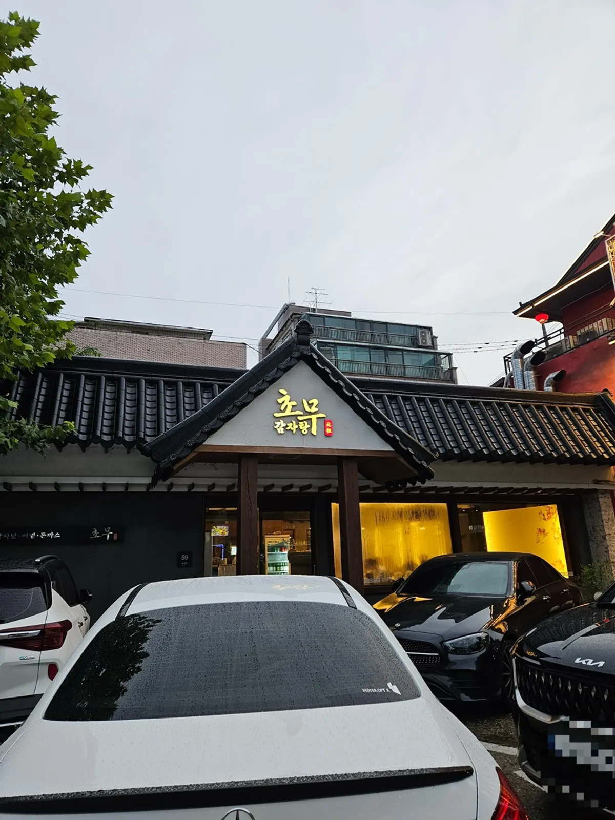 한옥 느낌의 초무 감자탕 외관