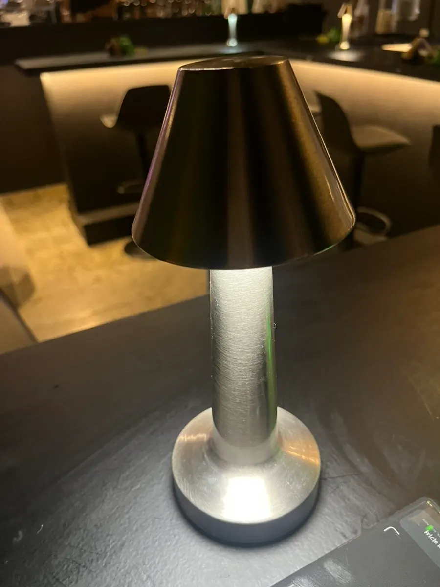 주문을 기다리는 초면 혼술바 테이블 세팅