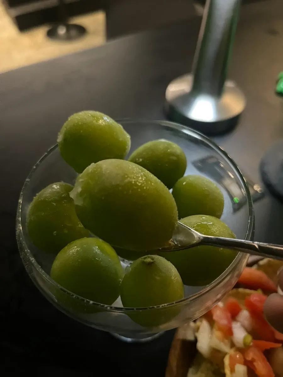 차갑게 얼린 아이스 샤인머스켓 한 접시