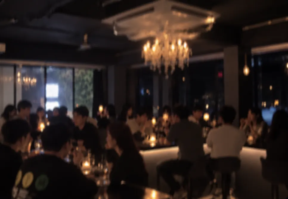 게임과 함께 어울리는 초면 테이블 풍경
